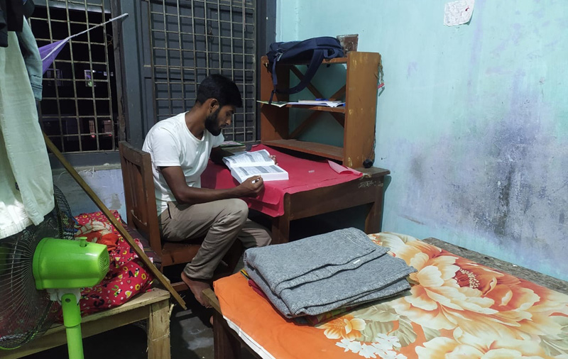 রাজমিস্ত্রির কাজ করা সেই অদম্য মেধাবী শিক্ষার্থী পেলো শহীদ সোহরাওয়ার্দী হলে সিট
