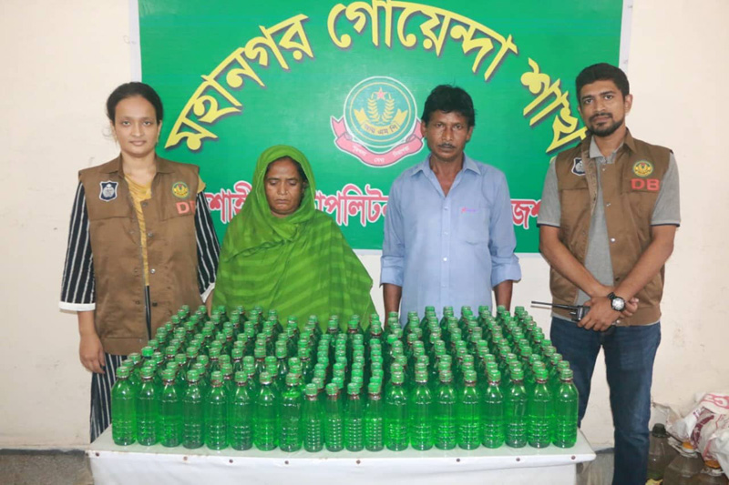 রাজশাহী নগরীতে চোলাইমদ উদ্ধার, নারী মাদক ব্যবসায়ীসহ গ্রেফতার ২