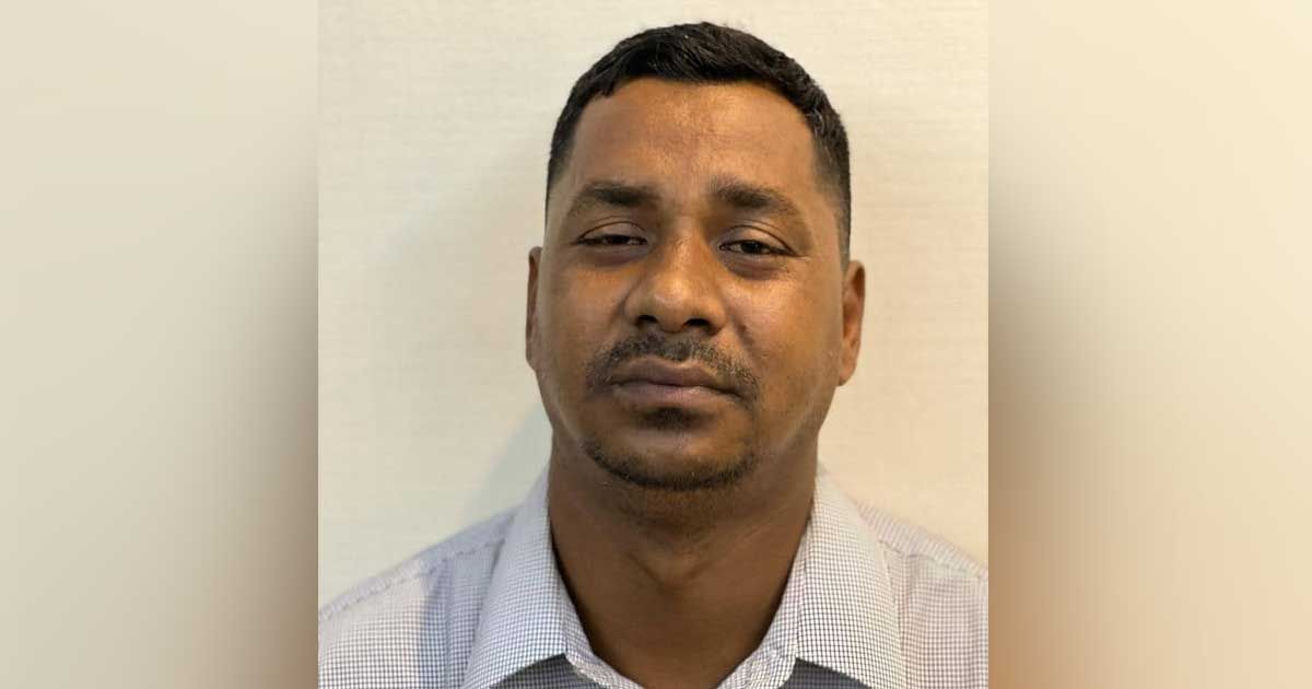 রাতে গার্মেন্টস শ্রমিক, দিনে পুলিশের বেশে প্রতারণা