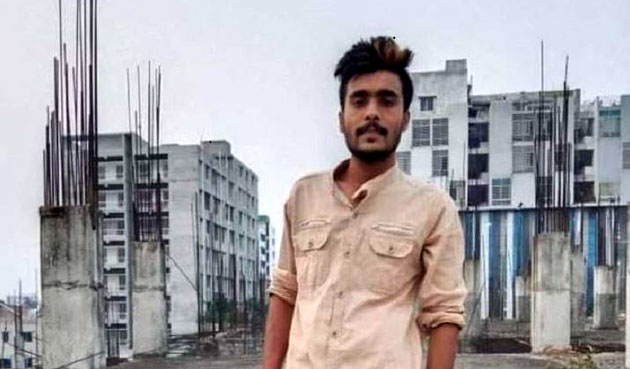 কবুতর ধরতে গিয়ে বহুতল ভবনের ছাদ থেকে পড়ে যুবকের মৃত্যু