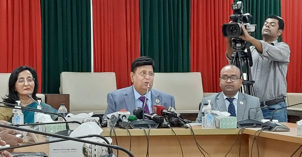 বিদেশিদের কাছে ধরনা দেওয়ার অভ্যাস থেকে বেরিয়ে আসতে হবে